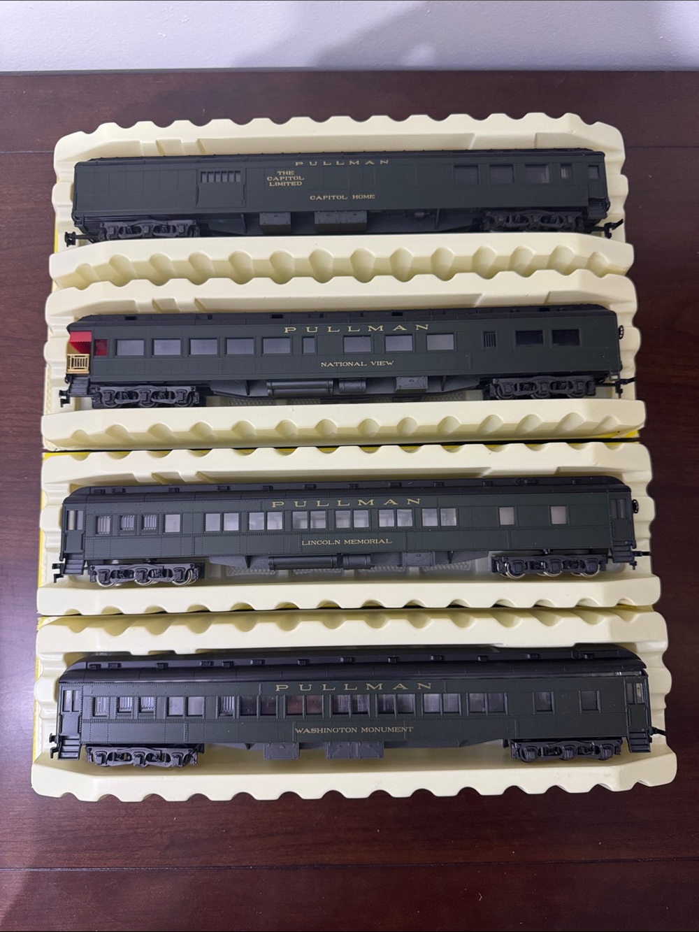 AHM Baltimore & Ohio 1920’s HO 4 Piece Model Train Passenger Car Set (New)